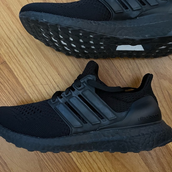 Adidas Ultraboost 1.0 running shoes 👞 in black 😊❤️ - Picture 3 of 6